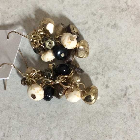 Cream and brown beaded gold drop earrings - Picture 4 of 8